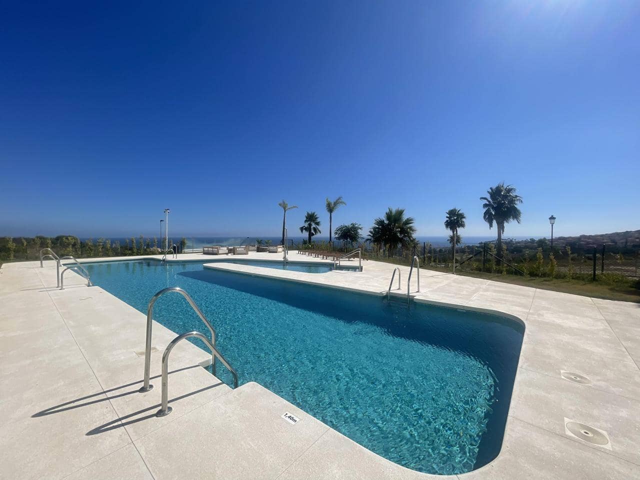 Piso de 2 habitaciones en Manilva en venta con piscina garaje - 495.000 € (Ref: 10158845)