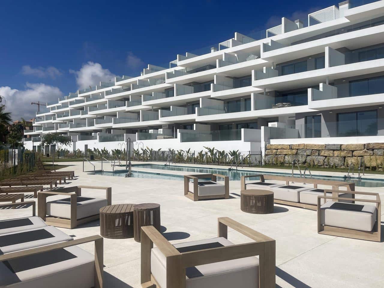 Piso de 2 habitaciones en Manilva en venta con piscina garaje - 495.000 € (Ref: 10158845)