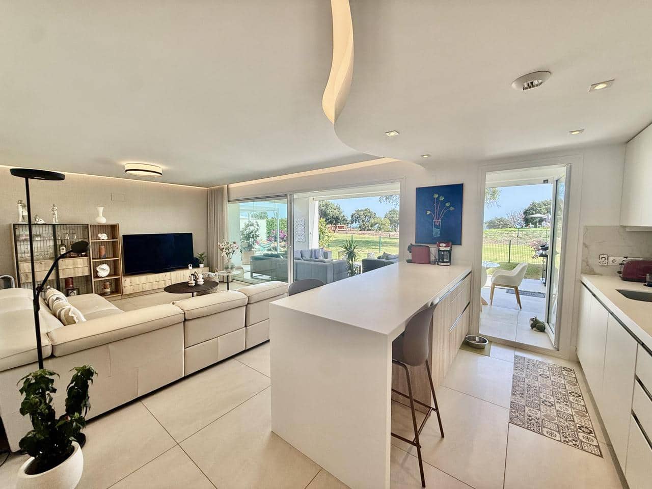 3 bedroom Flat for sale in San Roque with pool garage - € 659,000 (Ref: 10160453)