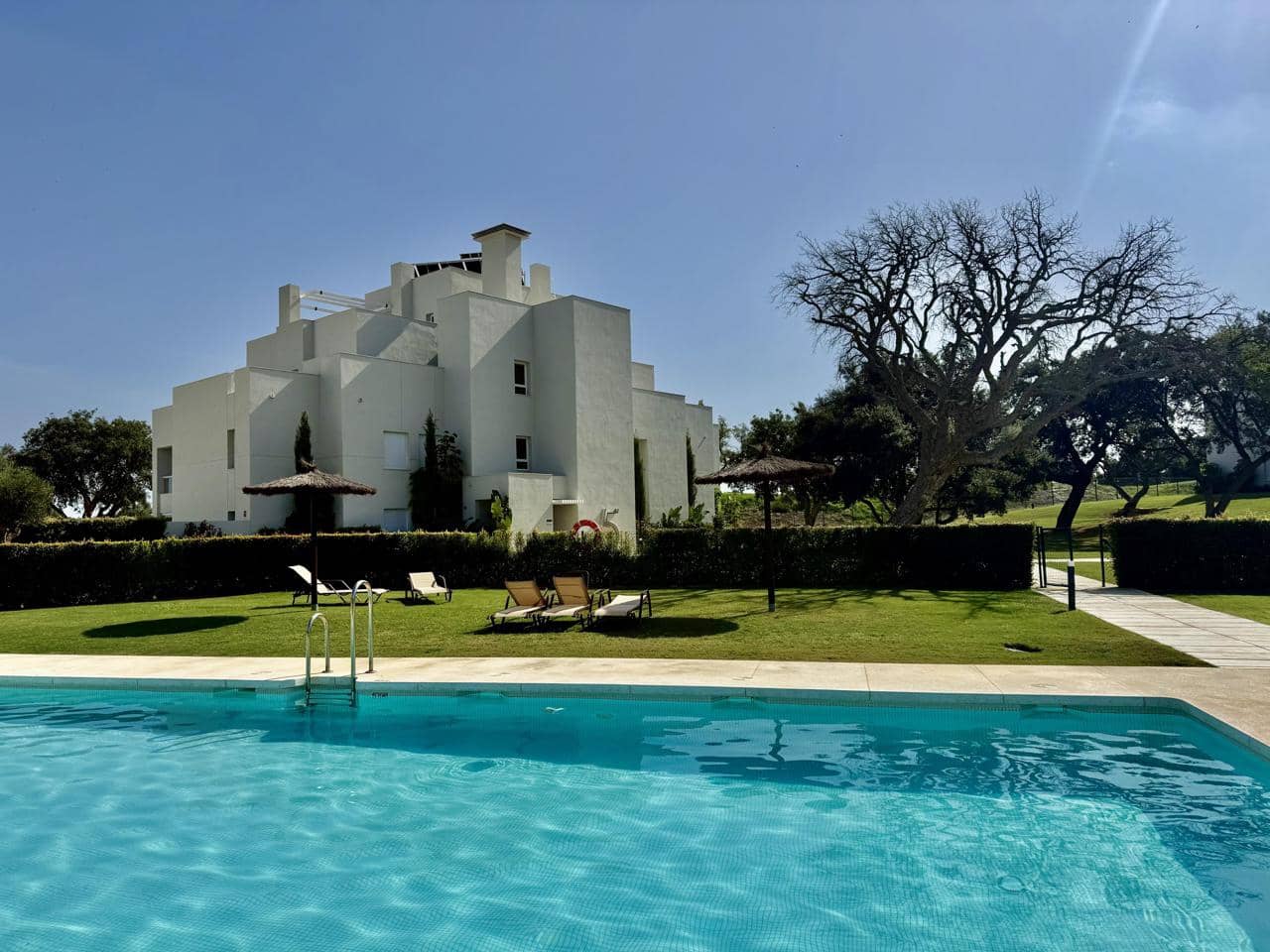 3 bedroom Flat for sale in San Roque with pool garage - € 659,000 (Ref: 10160453)