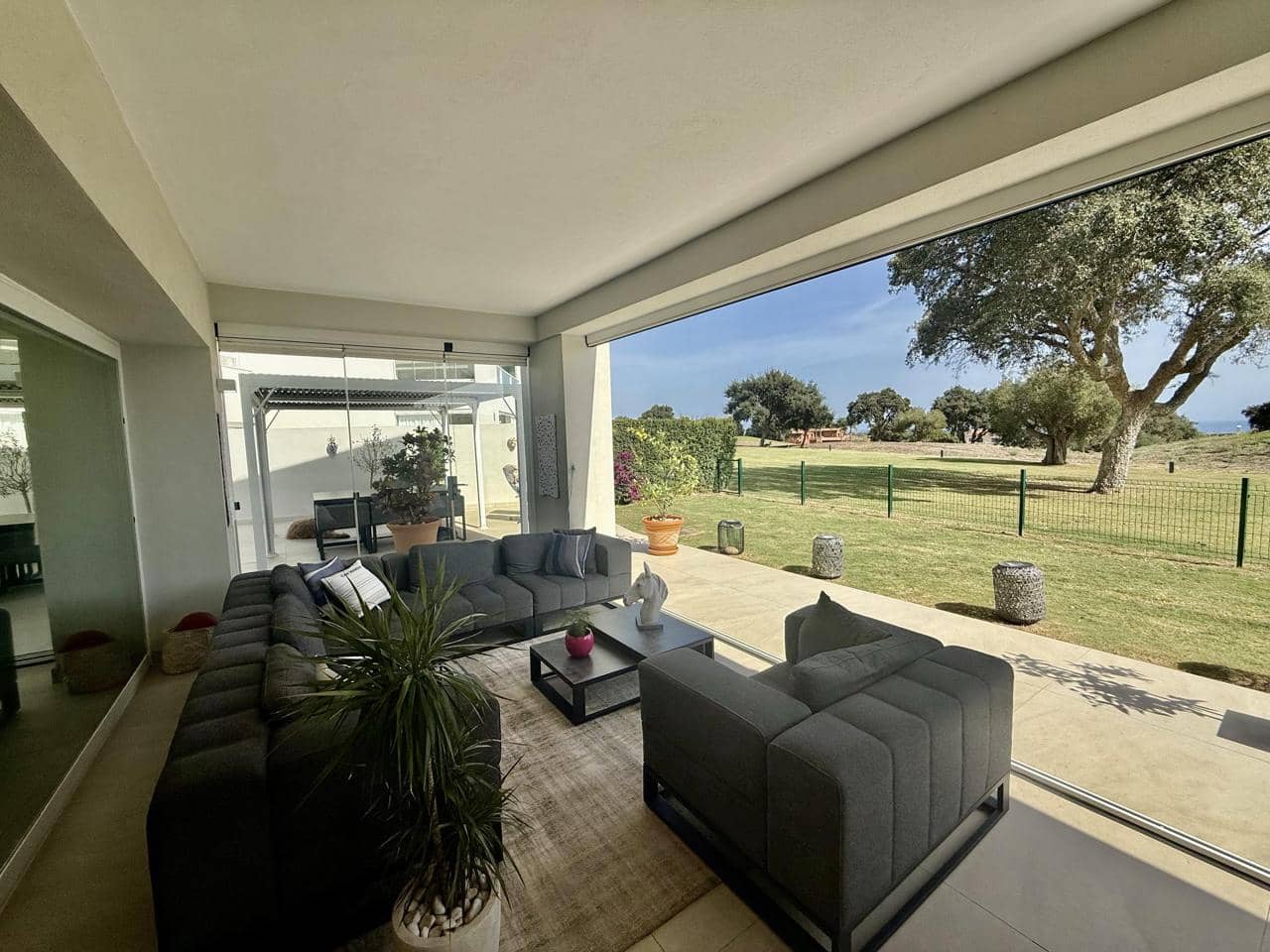 3 bedroom Flat for sale in San Roque with pool garage - € 659,000 (Ref: 10160453)