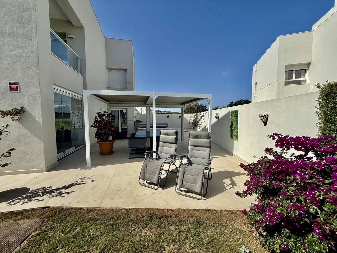 3 bedroom Flat for sale in San Roque with pool garage - € 659,000 (Ref: 10160453)