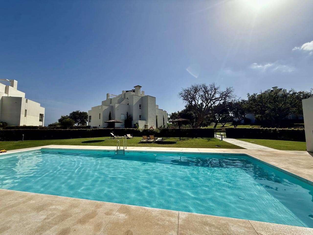 3 bedroom Flat for sale in San Roque with pool garage - € 659,000 (Ref: 10160453)
