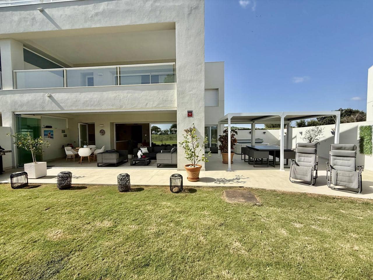 3 bedroom Flat for sale in San Roque with pool garage - € 659,000 (Ref: 10160453)