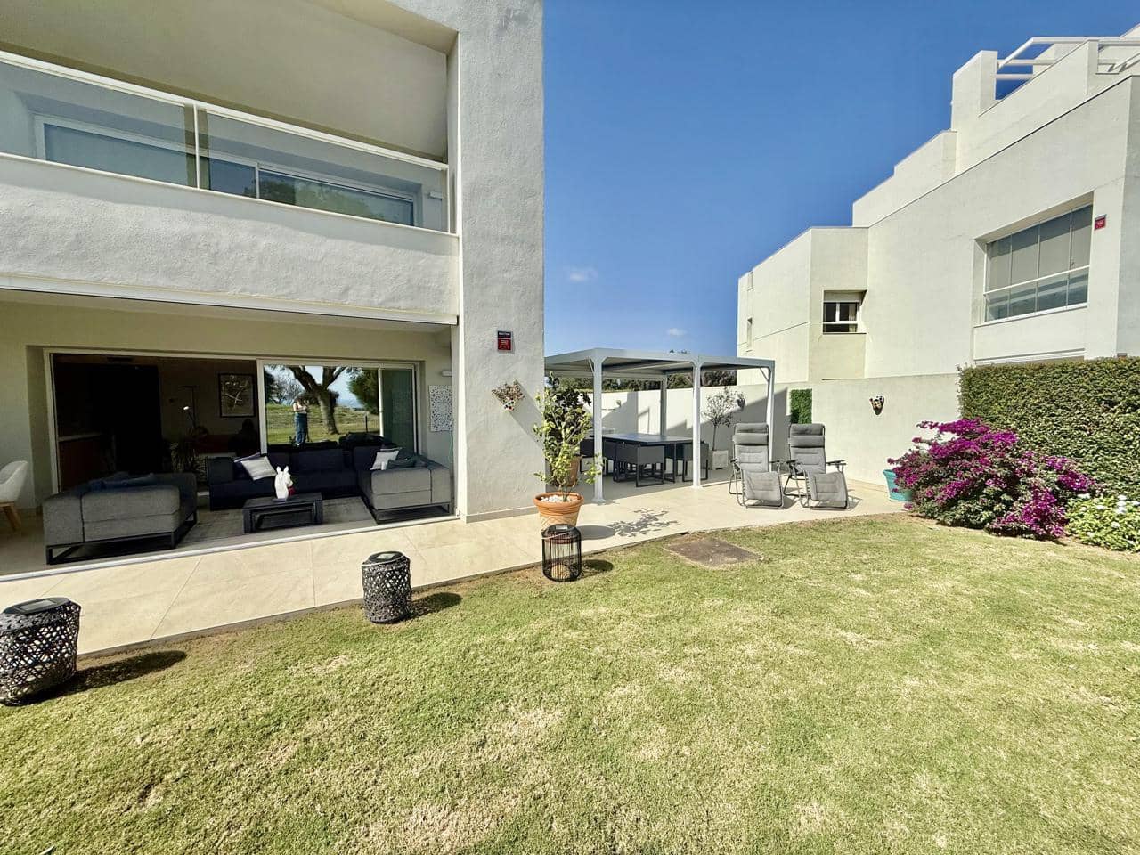 3 bedroom Flat for sale in San Roque with pool garage - € 659,000 (Ref: 10160453)
