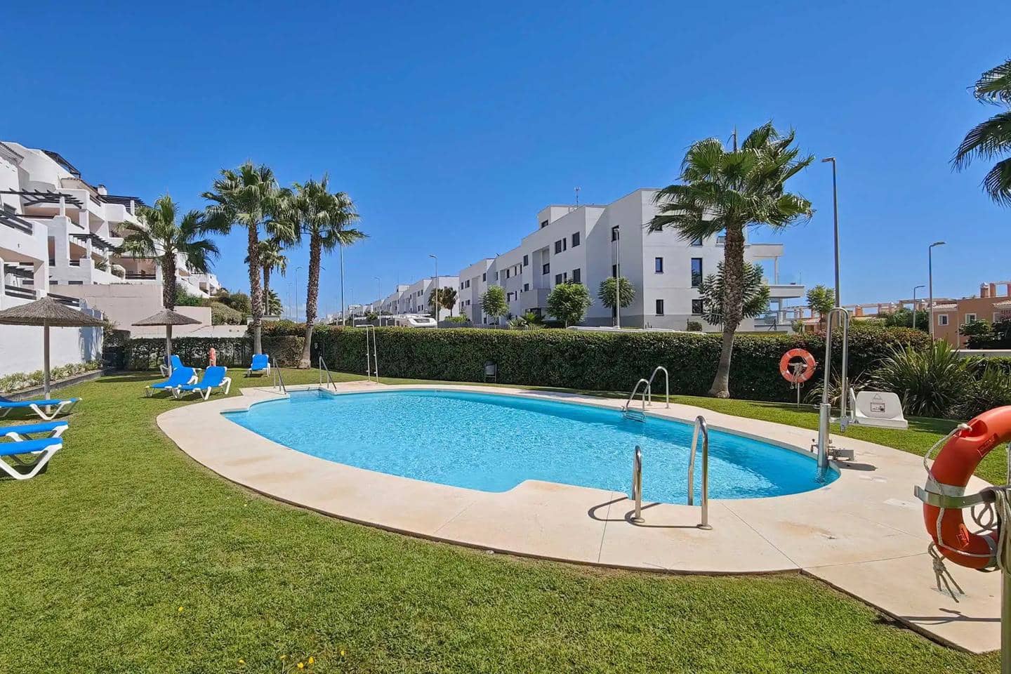 2 soveværelse Lejlighed til salg i Casares med swimmingpool - € 799.000 (Ref: 10168793)