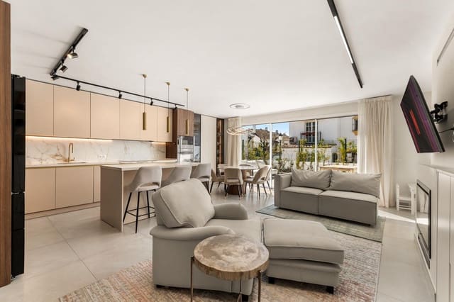 4 soveværelse Villa til salg i Nueva Atalaya, Estepona med swimmingpool garage - € 649.500 (Ref: 10187312)
