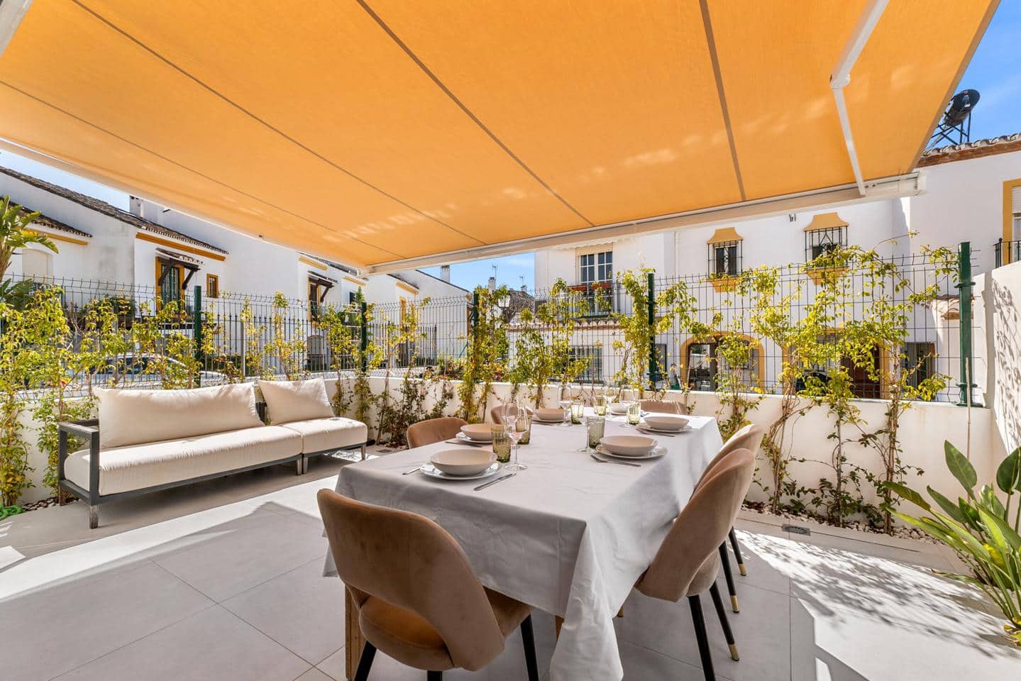 4 soveværelse Villa til salg i Estepona med swimmingpool garage - € 649.500 (Ref: 10187312)