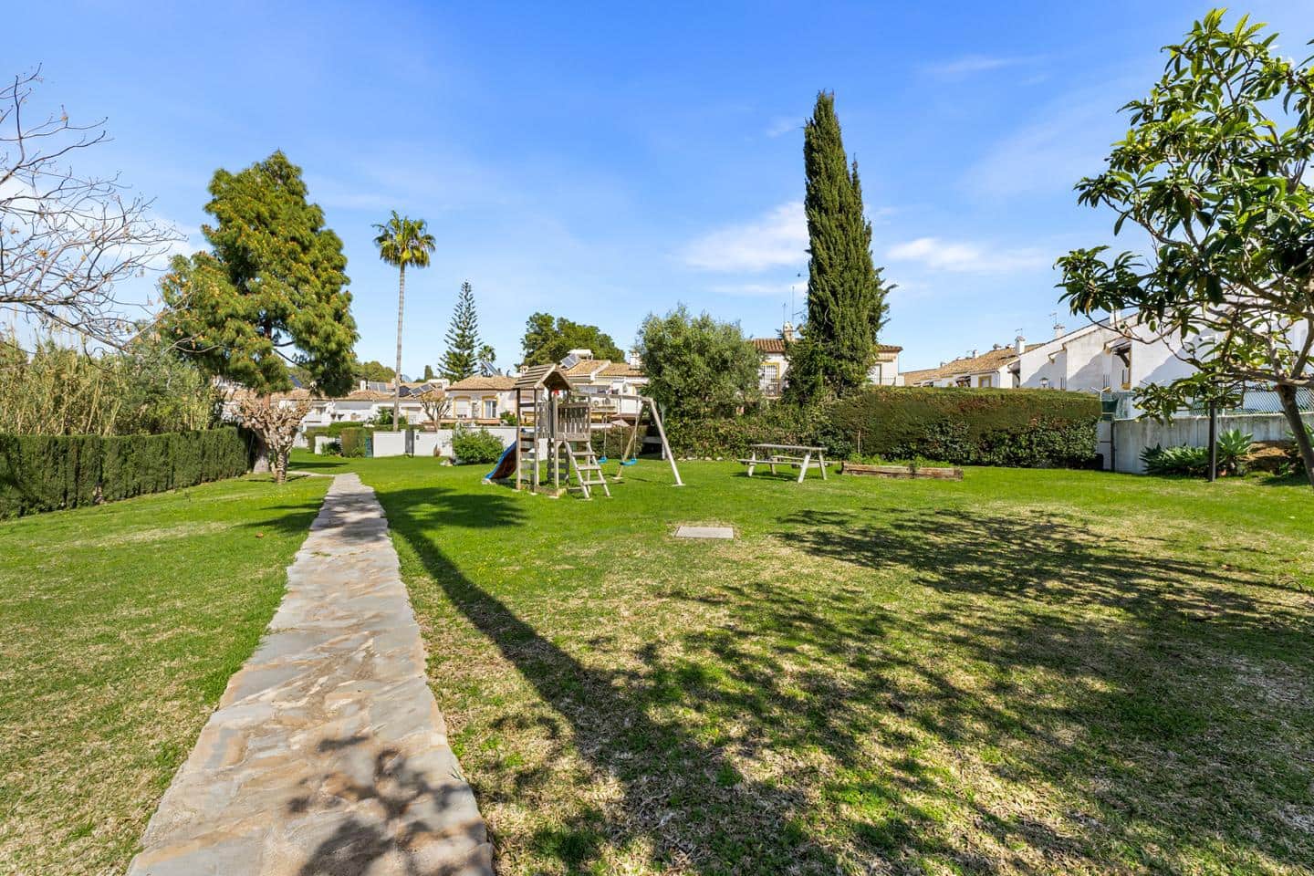 4 soveværelse Villa til salg i Estepona med swimmingpool garage - € 649.500 (Ref: 10187312)