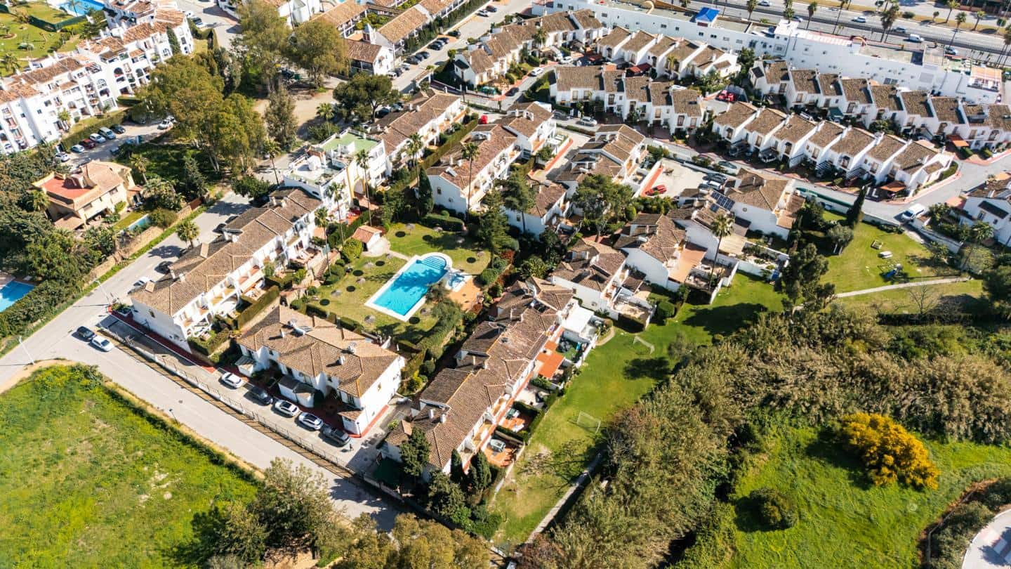4 soveværelse Villa til salg i Estepona med swimmingpool garage - € 649.500 (Ref: 10187312)