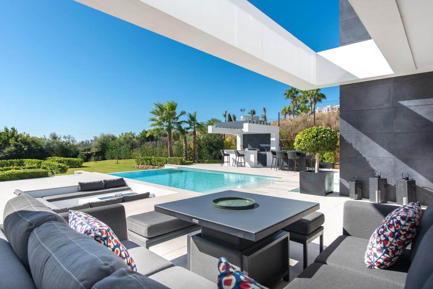 6 sypialnia Willa na sprzedaż w Estepona z basenem garażem - 2 695 000 € (Ref: 8756624)