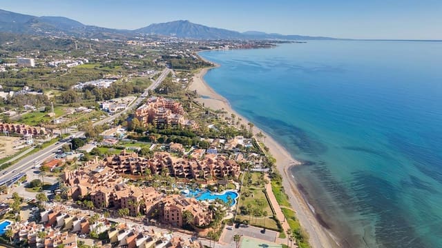 2 soverom Leilighet til salgs i El Padrón, Estepona med svømmebasseng garasje - € 850 000 (Ref: 8839381)