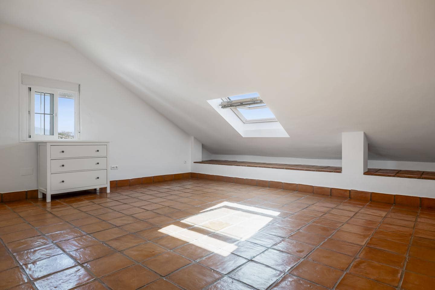 4 sypialnia Willa na sprzedaż w San Pedro de Alcantara z basenem garażem - 949 000 € (Ref: 8956399)