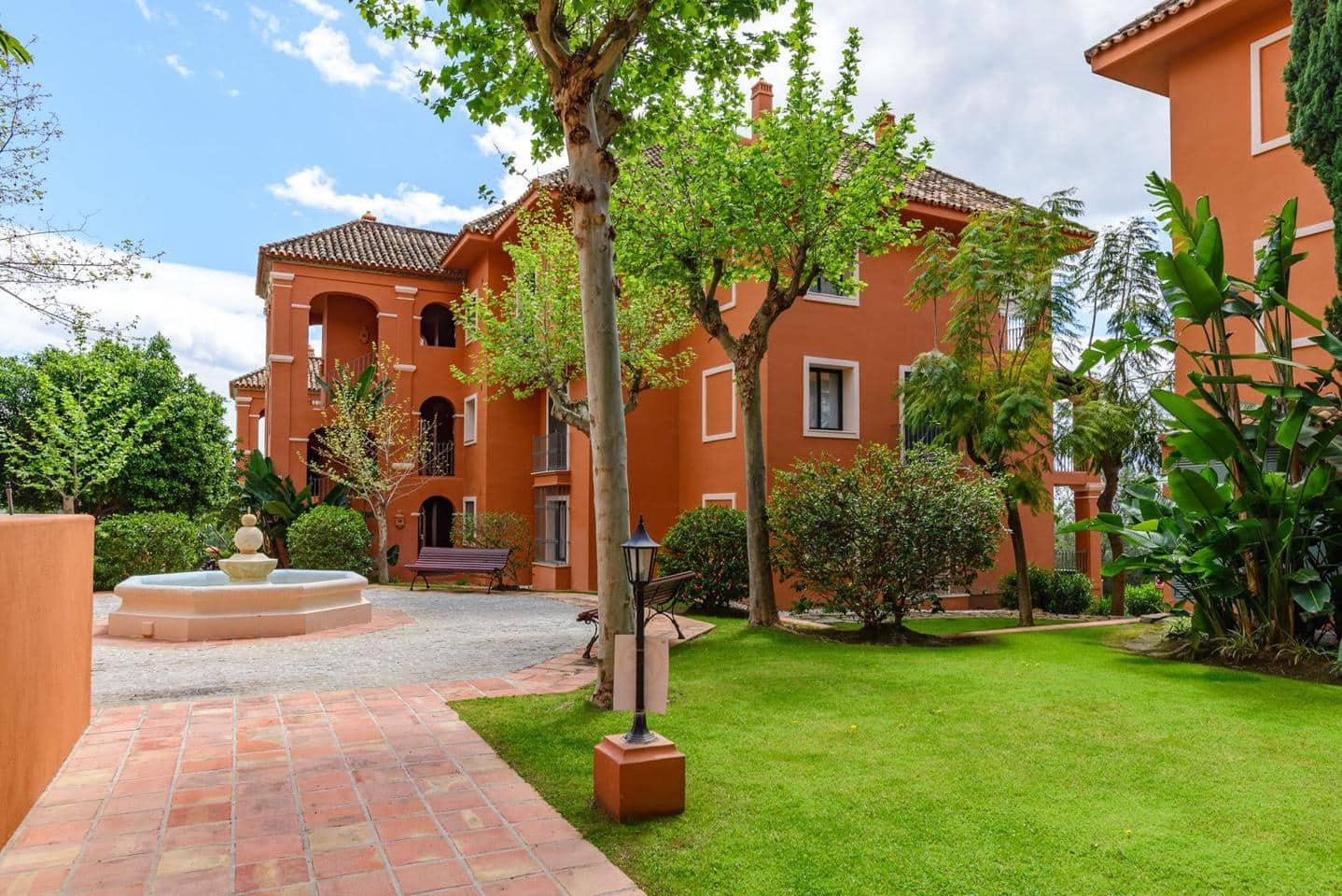 2 sovrum Lägenhet till salu i Benahavis med pool garage - 740 000 € (Ref: 8981291)