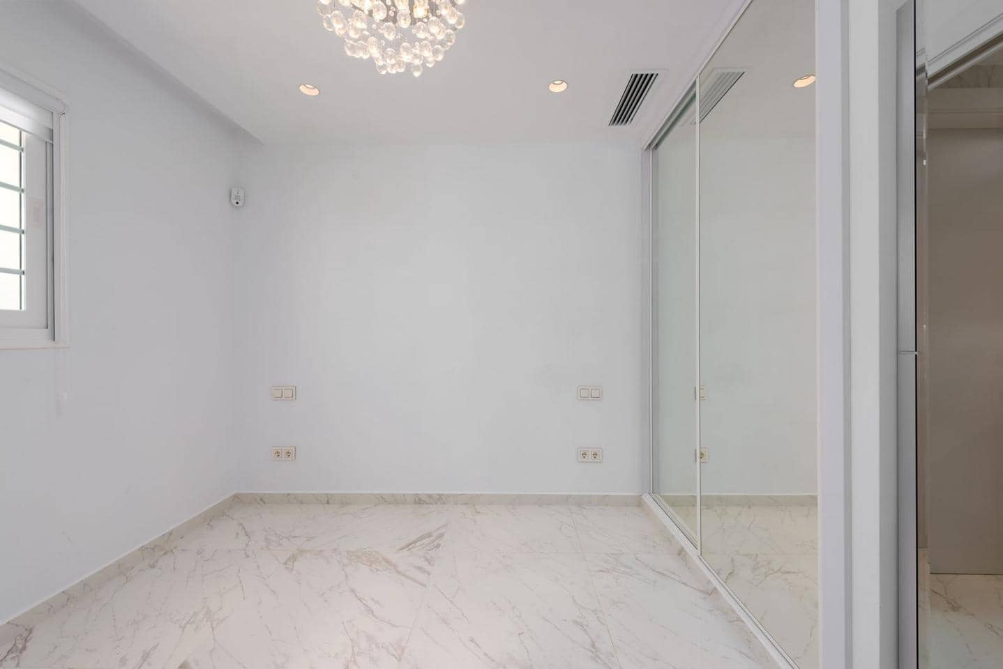 3 soveværelse Villa til salg i Marbella med swimmingpool - € 995.000 (Ref: 8987702)