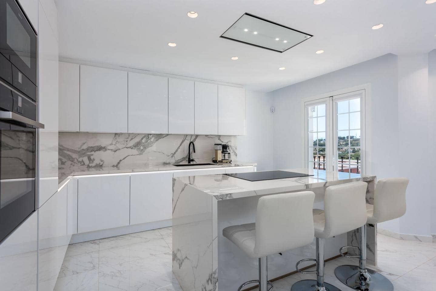 3 soveværelse Villa til salg i Marbella med swimmingpool - € 995.000 (Ref: 8987702)