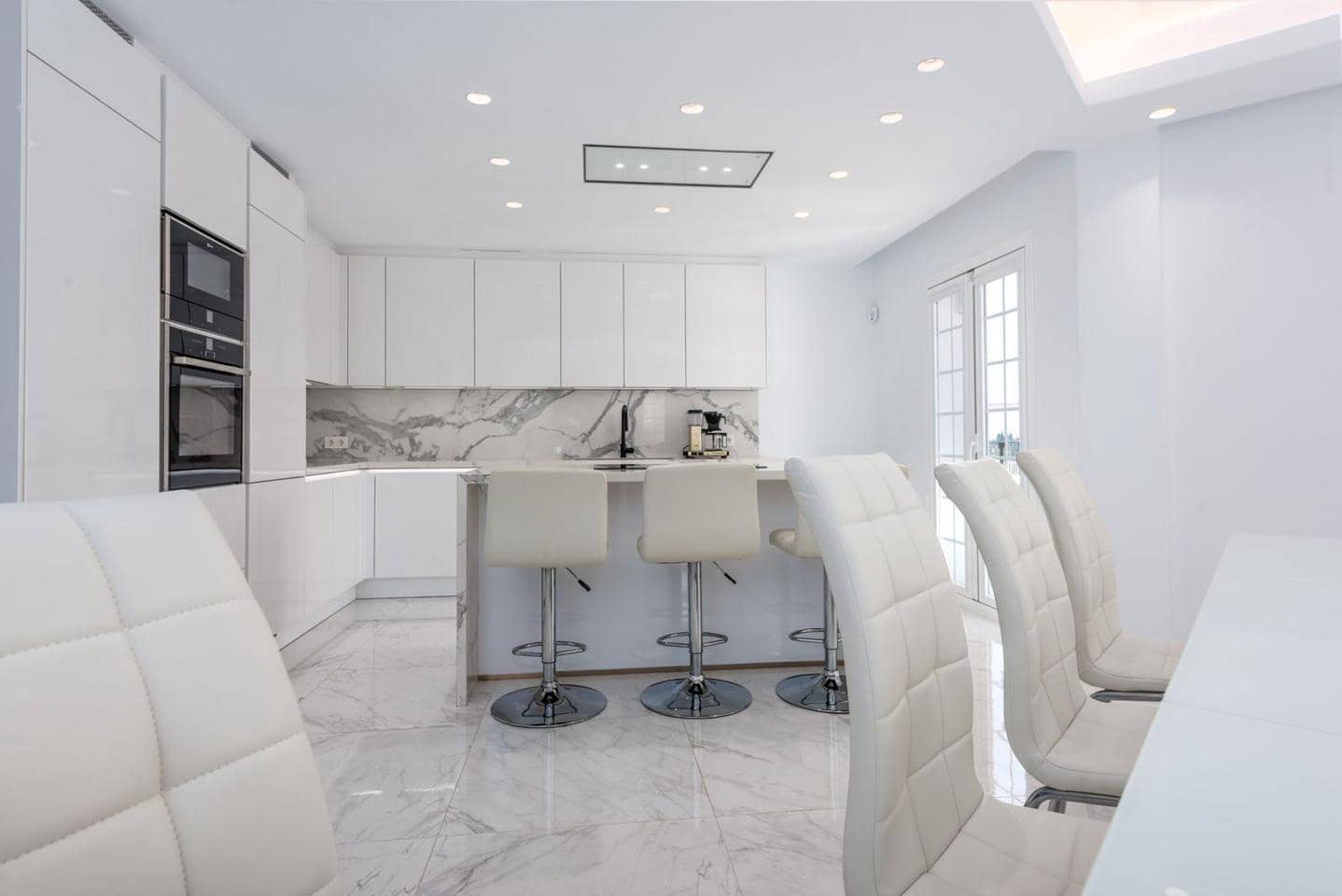 3 soveværelse Villa til salg i Marbella med swimmingpool - € 995.000 (Ref: 8987702)