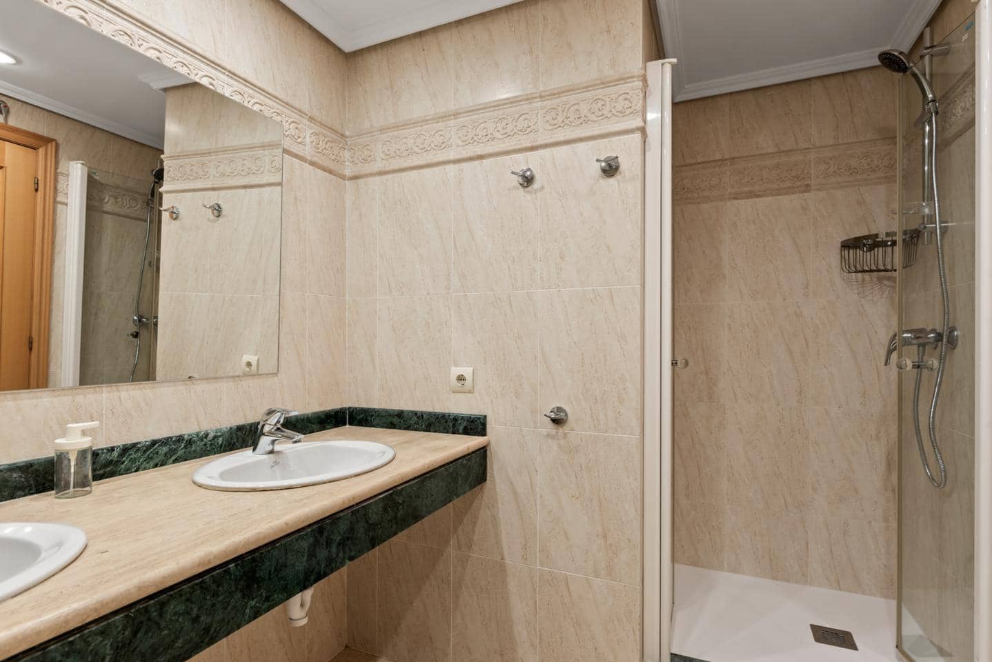 2 chambre Appartement à vendre à Estepona avec piscine - 355 000 € (Ref: 9000552)