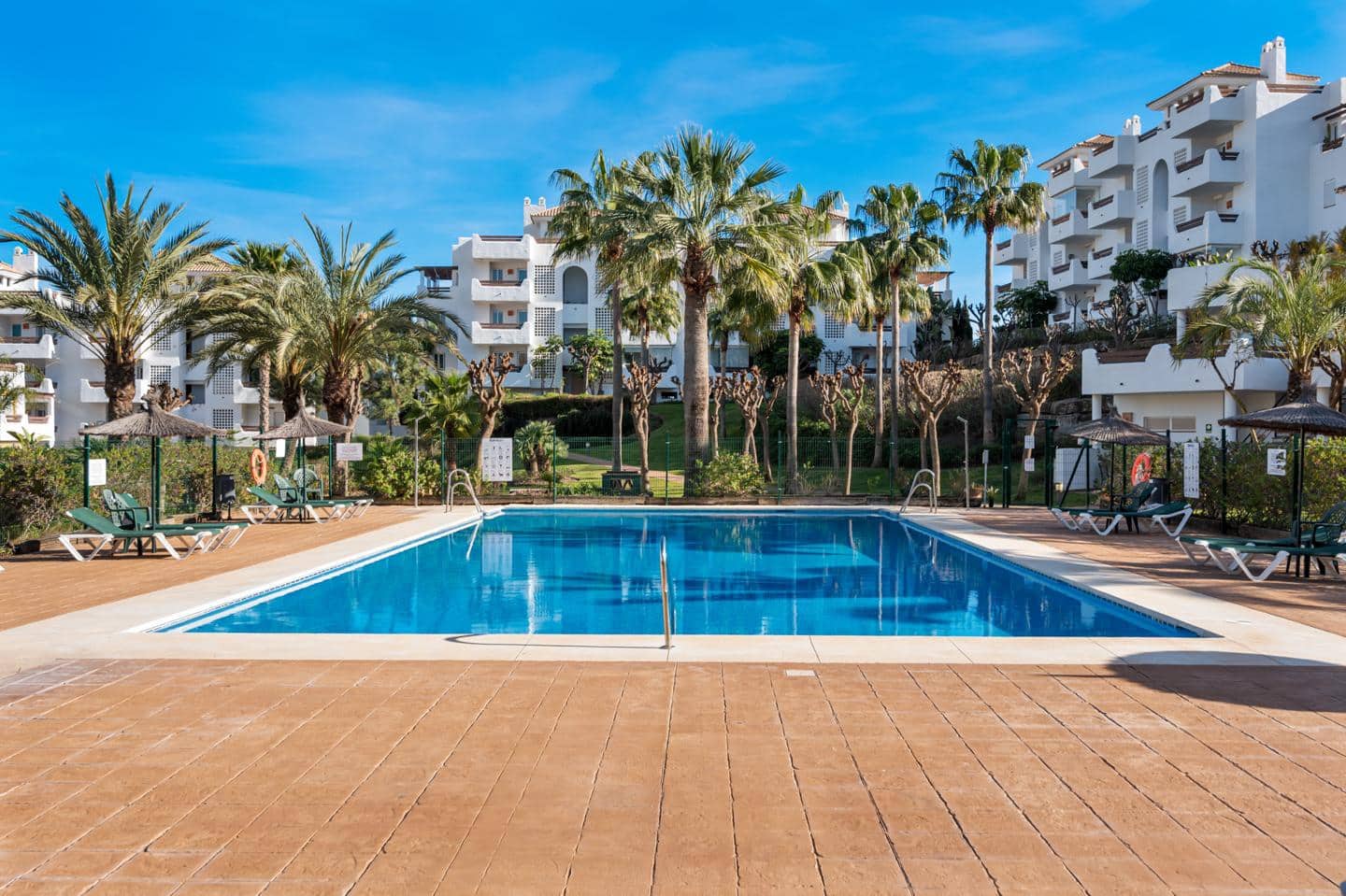 2 chambre Appartement à vendre à Estepona avec piscine - 355 000 € (Ref: 9000552)