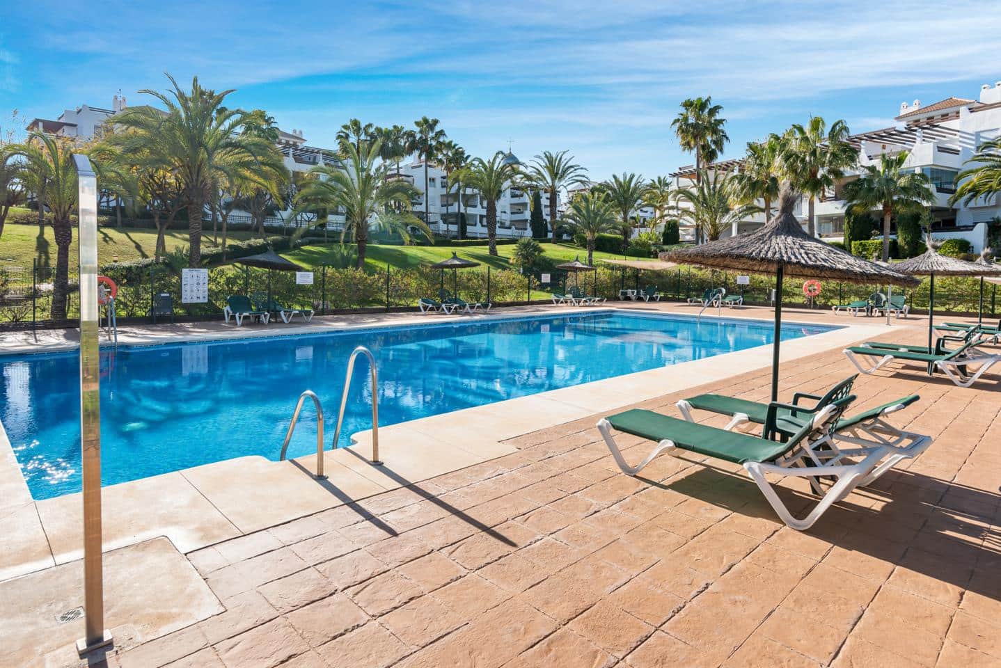 2 chambre Appartement à vendre à Estepona avec piscine - 355 000 € (Ref: 9000552)