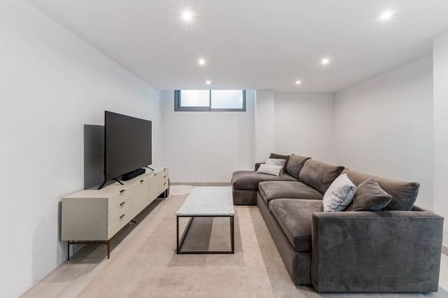 3 sypialnia Willa na sprzedaż w San Pedro de Alcántara Pueblo, Marbella z basenem garażem - 1 295 000 € (Ref: 9002414)