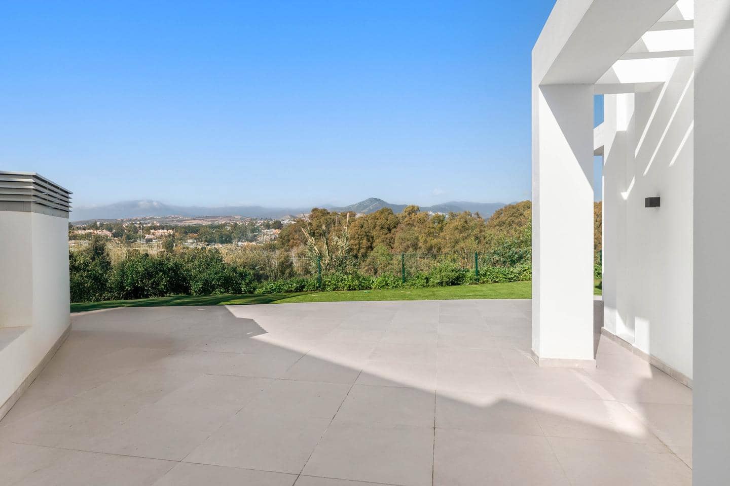 3 slaapkamer Villa te koop in San Pedro de Alcantara met zwembad garage - € 1.295.000 (Ref: 9002414)