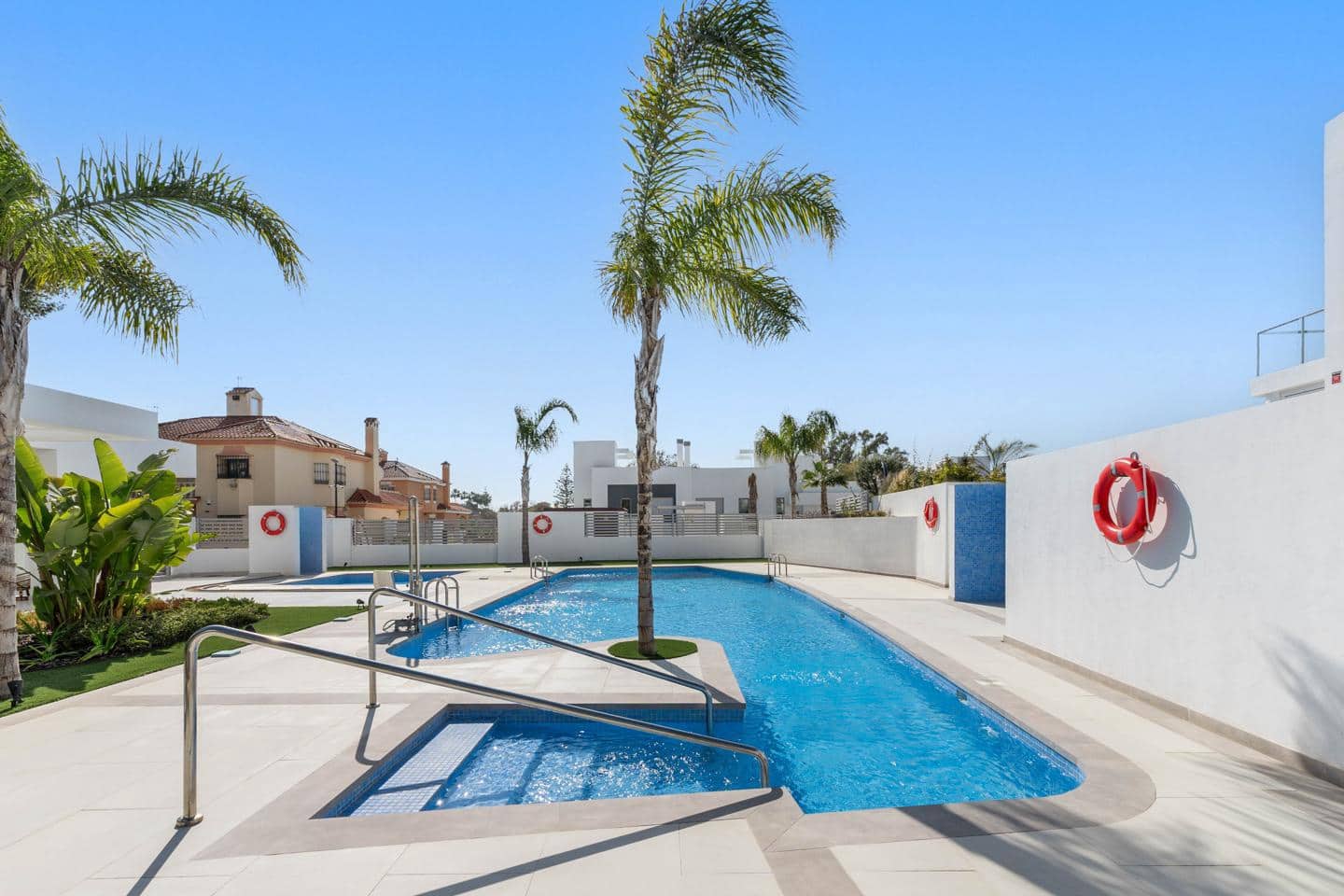 3 slaapkamer Villa te koop in San Pedro de Alcantara met zwembad garage - € 1.295.000 (Ref: 9002414)