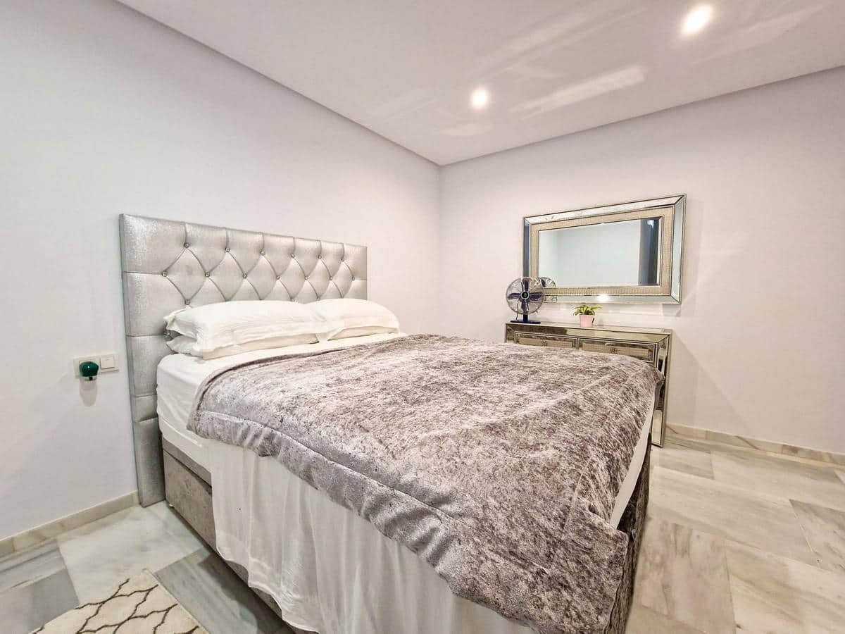 6 soverom Villa til salgs i El Paraiso med svømmebasseng garasje - € 1 495 000 (Ref: 9022723)