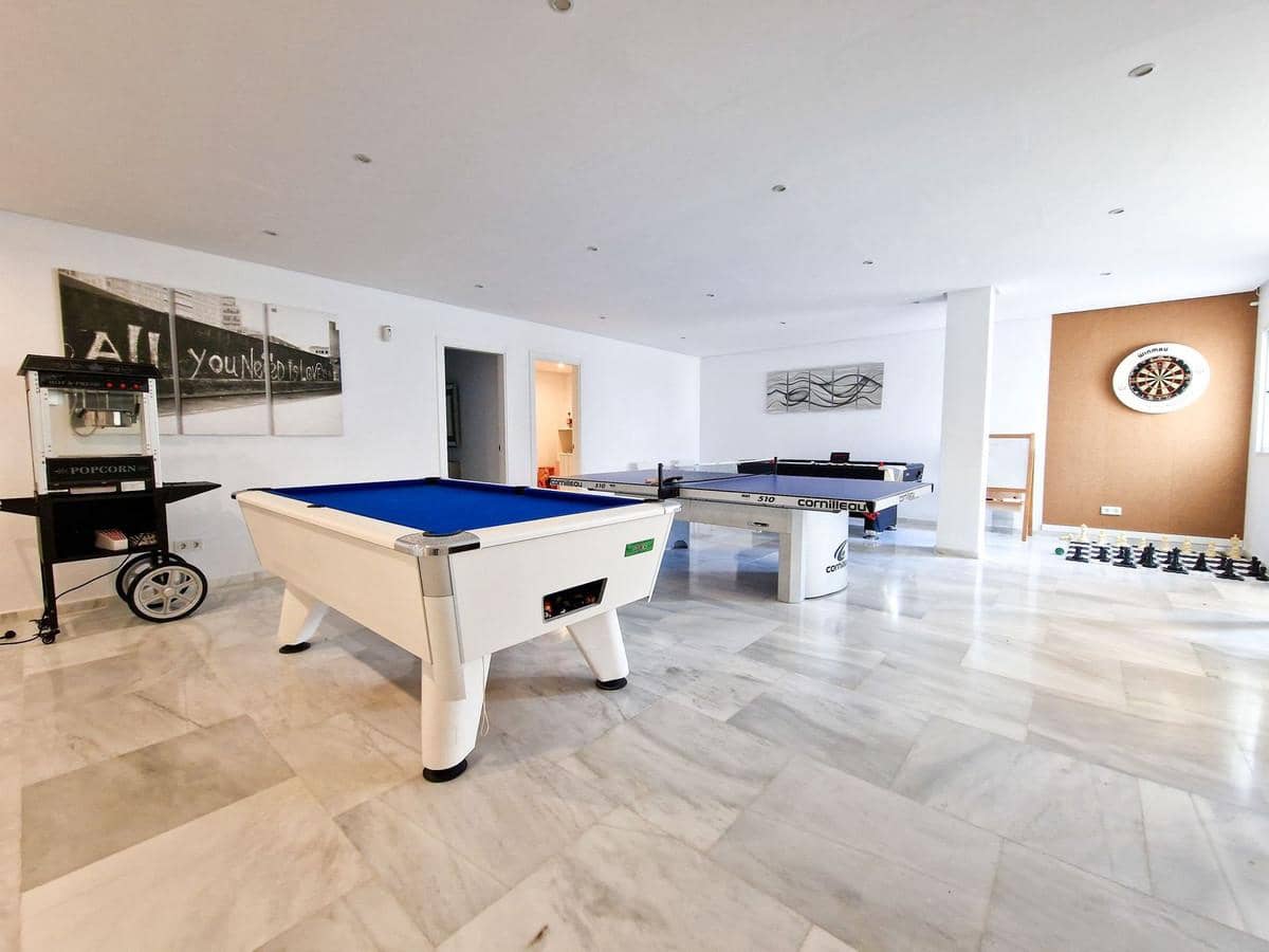 6 soverom Villa til salgs i El Paraiso med svømmebasseng garasje - € 1 495 000 (Ref: 9022723)