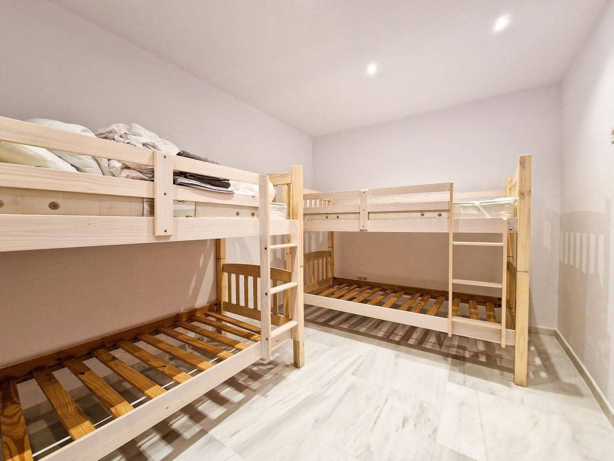 6 soverom Villa til salgs i El Paraiso med svømmebasseng garasje - € 1 495 000 (Ref: 9022723)