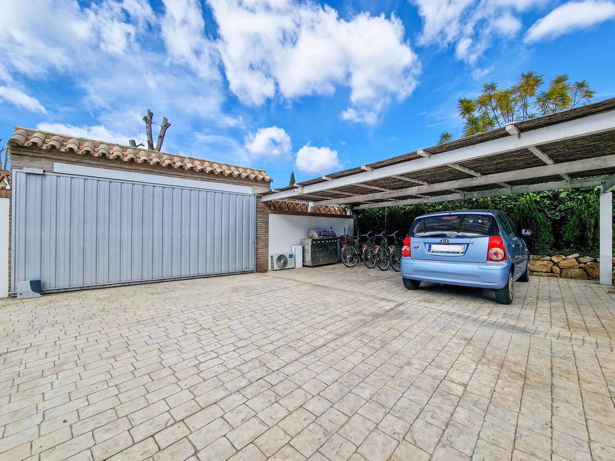 6 soverom Villa til salgs i El Paraiso med svømmebasseng garasje - € 1 495 000 (Ref: 9022723)