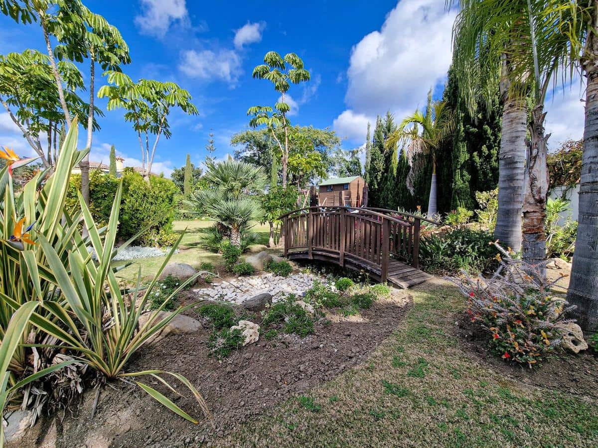 6 soverom Villa til salgs i El Paraiso med svømmebasseng garasje - € 1 495 000 (Ref: 9022723)