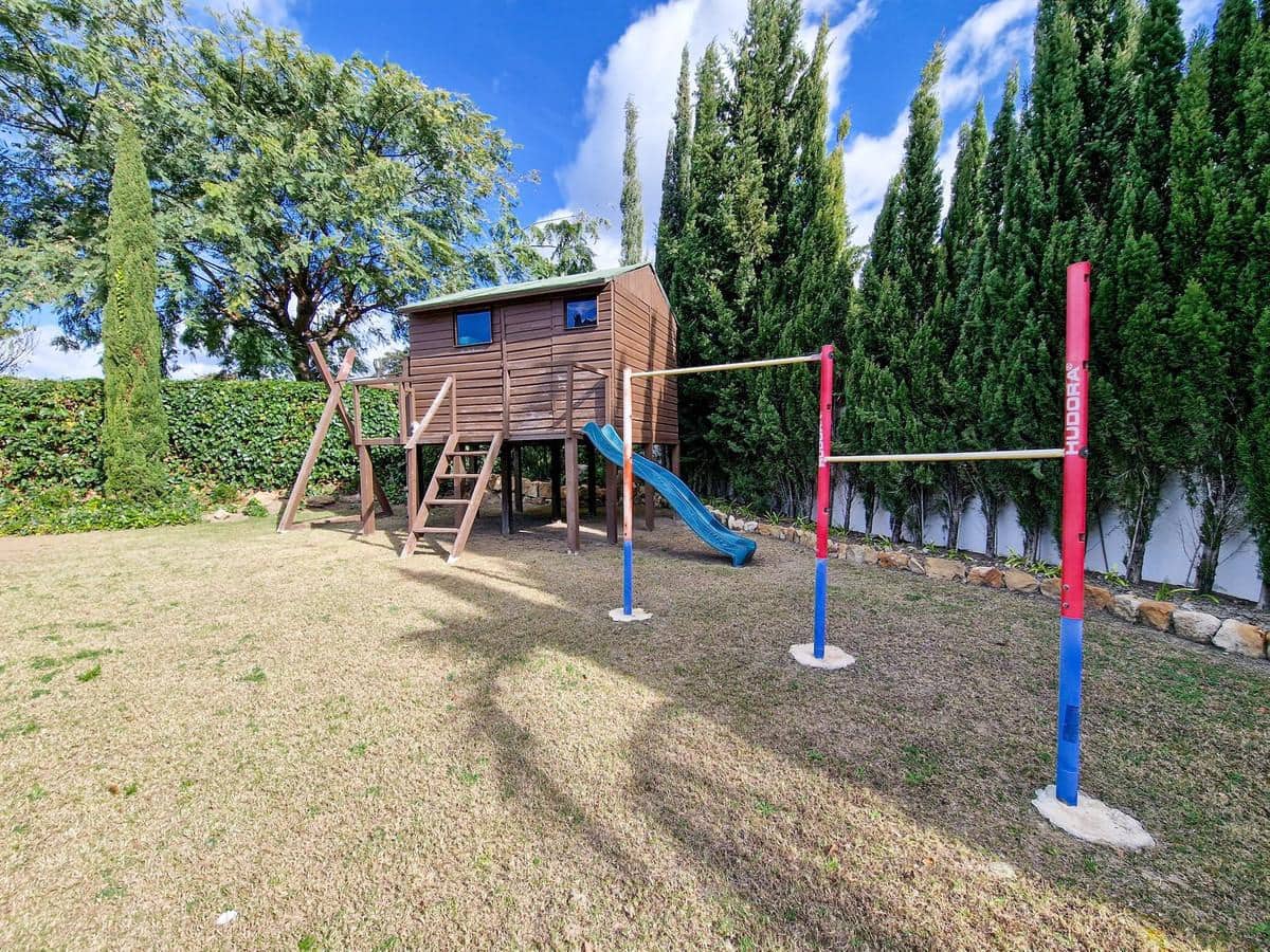 6 soverom Villa til salgs i El Paraiso med svømmebasseng garasje - € 1 495 000 (Ref: 9022723)