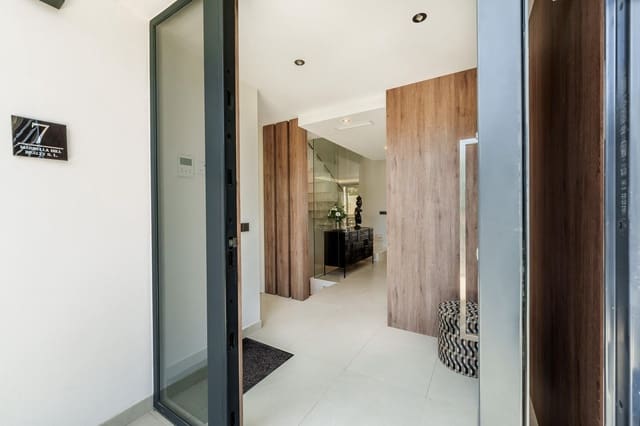 5 soveværelse Villa til salg i Puerto Banus, Marbella med swimmingpool garage - € 2.675.000 (Ref: 9029183)