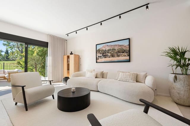 3 soverom Villa til salgs i Las Brisas, Marbella med svømmebasseng garasje - € 895 000 (Ref: 9030016)