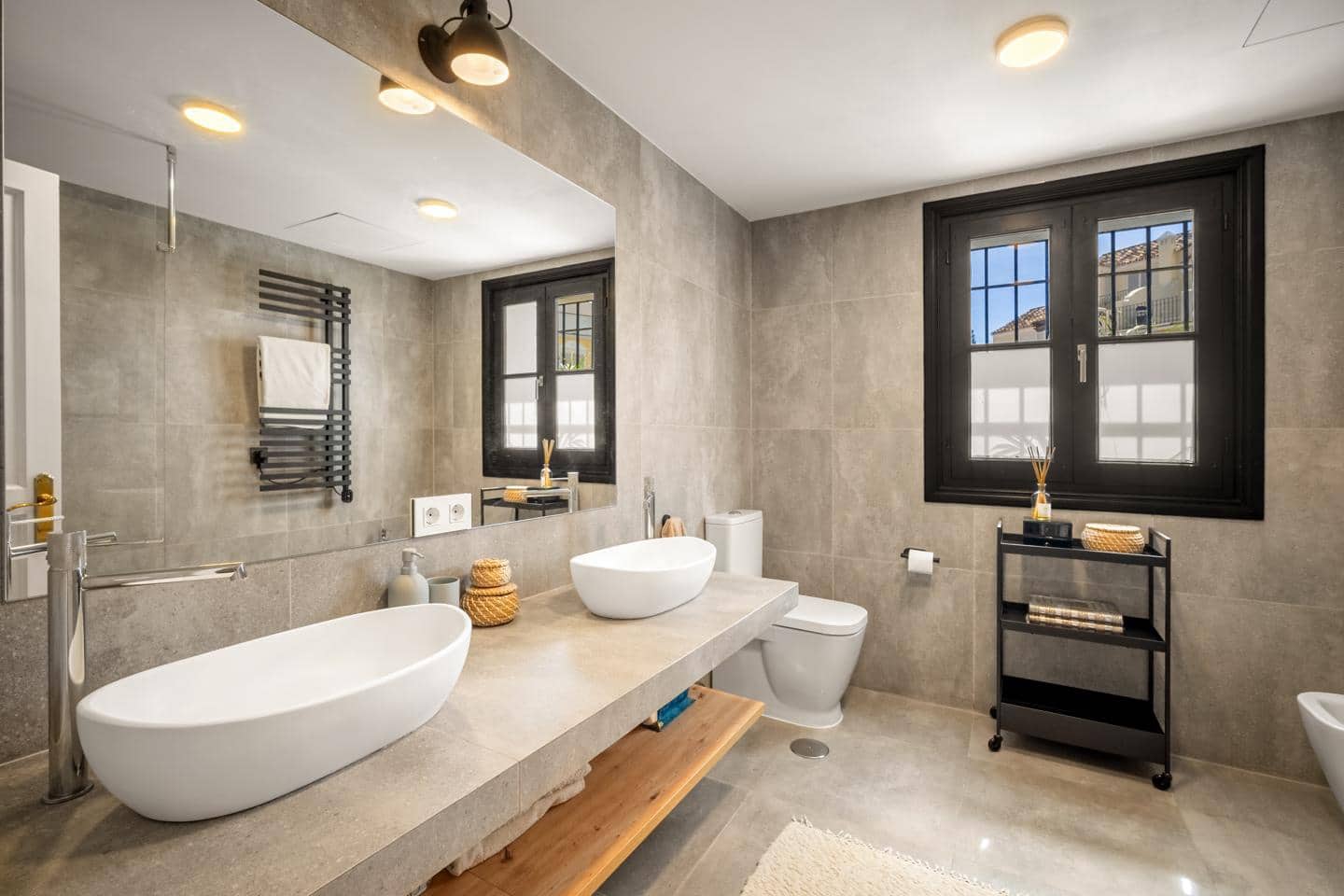 4 soveværelse Villa til salg i Marbella med swimmingpool garage - € 1.695.000 (Ref: 9031204)