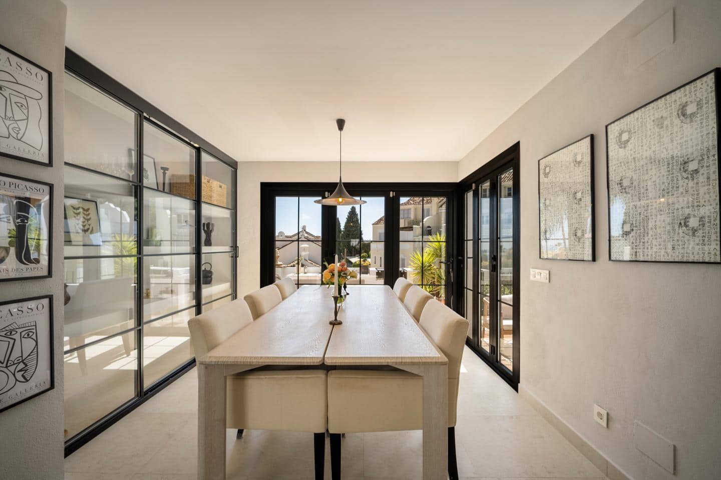 4 soveværelse Villa til salg i Marbella med swimmingpool garage - € 1.695.000 (Ref: 9031204)