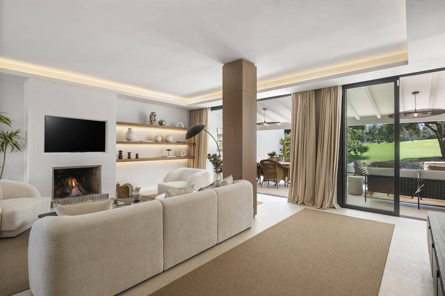 4 bedroom Villa for sale in Marbella with pool garage - € 1,850,000 (Ref: 9046265)