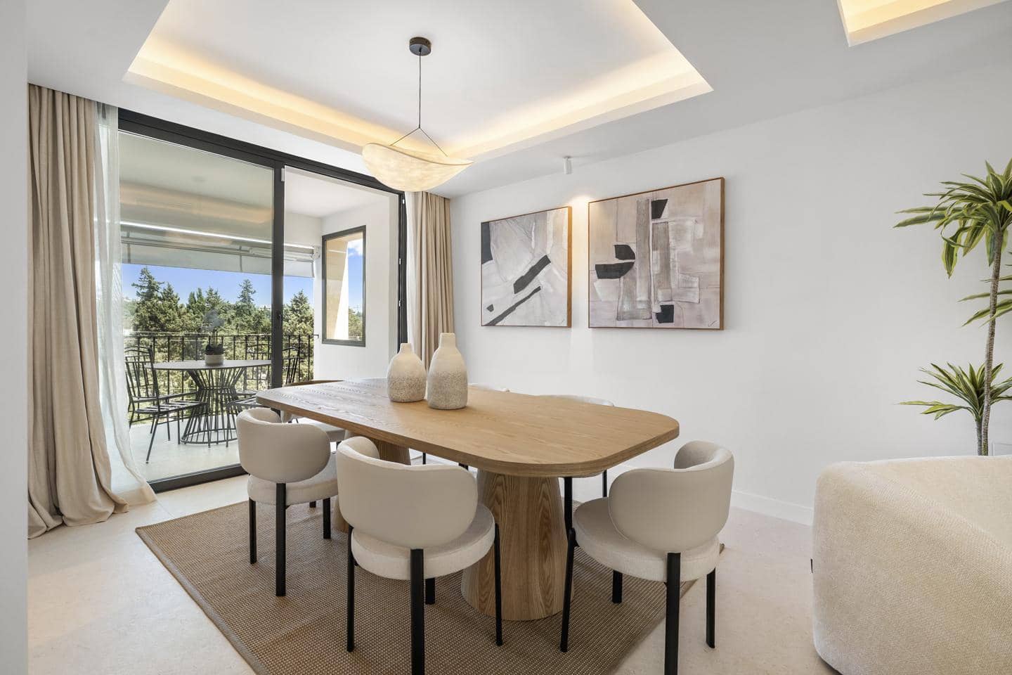 4 bedroom Villa for sale in Marbella with pool garage - € 1,850,000 (Ref: 9046265)