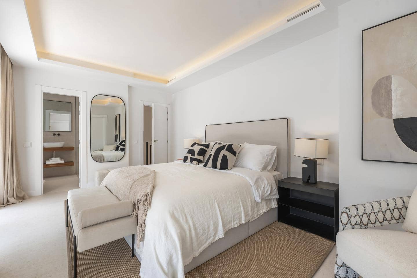 4 bedroom Villa for sale in Marbella with pool garage - € 1,850,000 (Ref: 9046265)