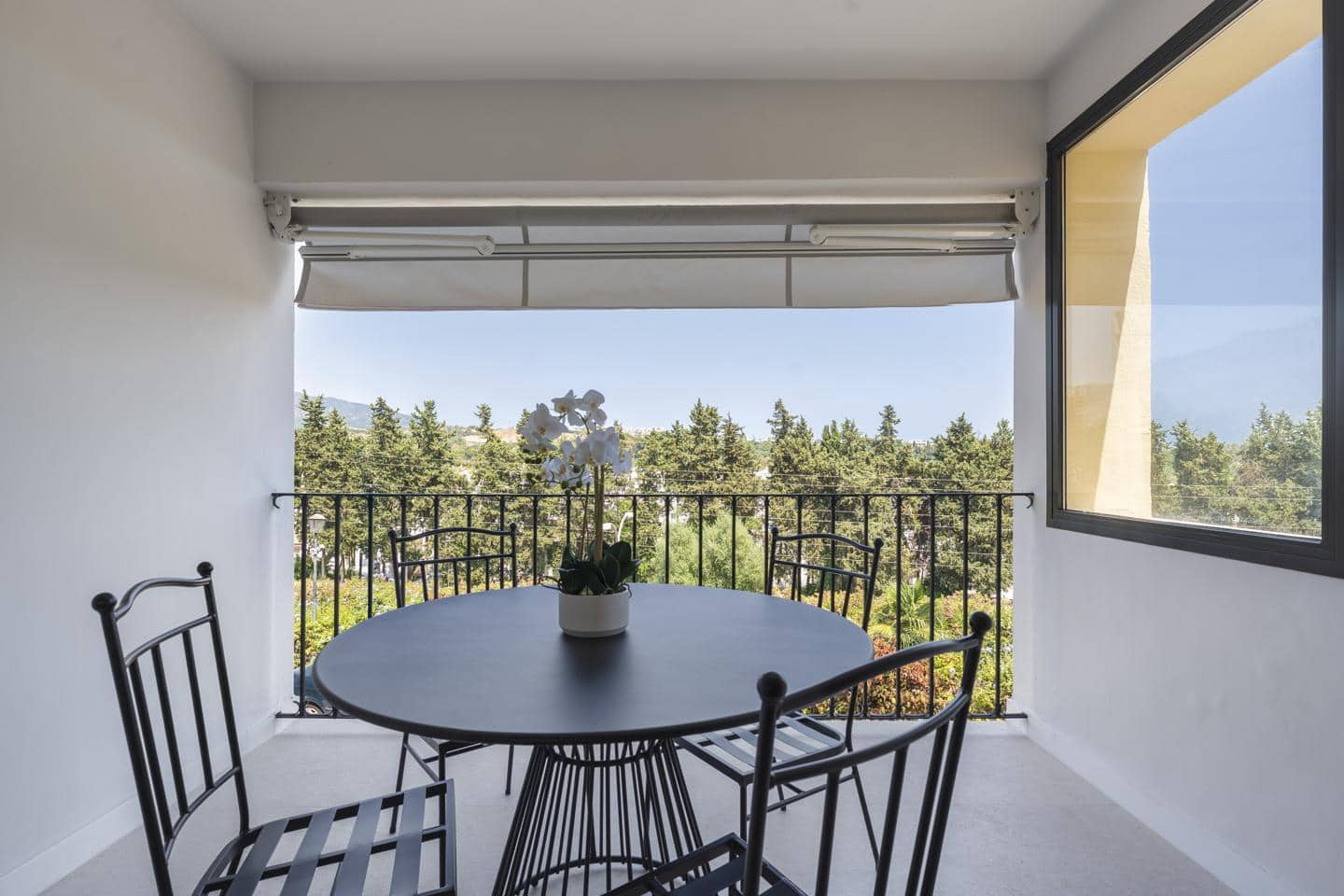 4 bedroom Villa for sale in Marbella with pool garage - € 1,850,000 (Ref: 9046265)