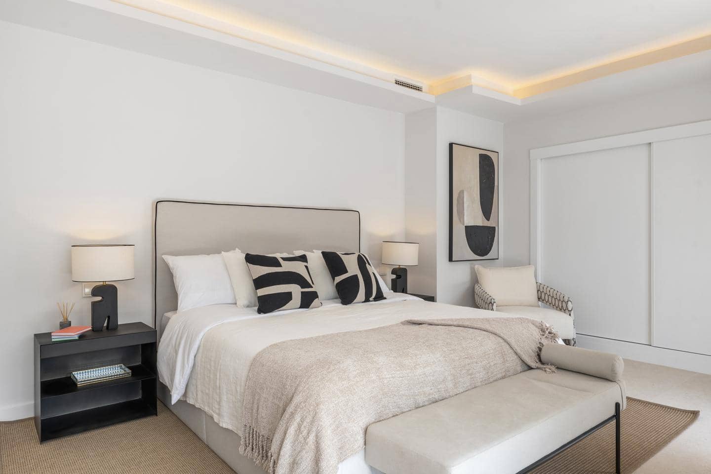 4 bedroom Villa for sale in Marbella with pool garage - € 1,850,000 (Ref: 9046265)