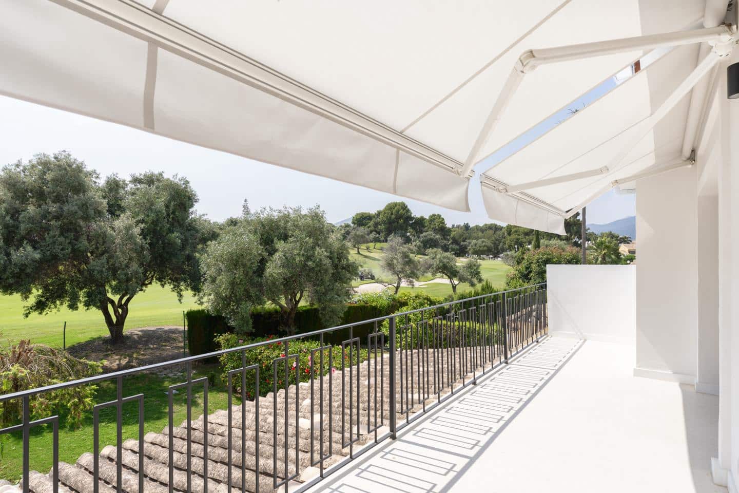 4 bedroom Villa for sale in Marbella with pool garage - € 1,850,000 (Ref: 9046265)