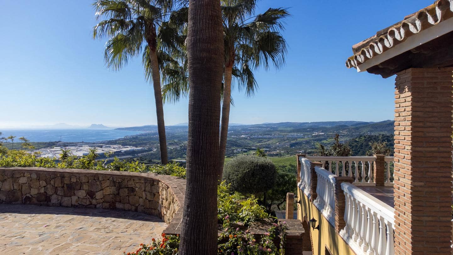 6 makuuhuone Maalaistalo myytävänä paikassa Estepona mukana uima-altaan 
autotalli - 1 395 000 € (Ref: 9075504)