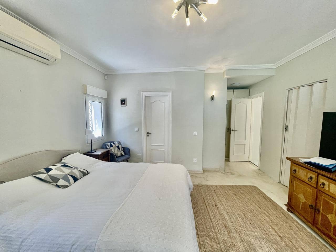 5 slaapkamer Villa te koop in Sotogrande met zwembad garage - € 1.700.000 (Ref: 9075506)