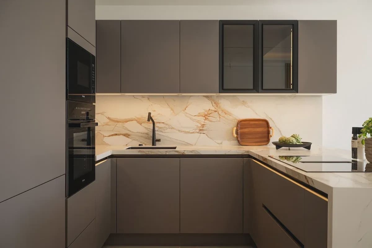 4 Zimmer Wohnung zu verkaufen in Marbella mit Pool Garage - 875.000 € (Ref: 9078613)