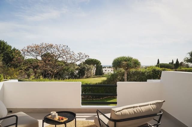 4 sovrum Lägenhet till salu i Aloha Golf, Marbella med pool garage - 875 000 € (Ref: 9078613)