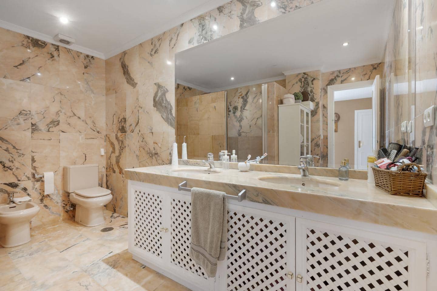 Piso de 3 habitaciones en Marbella en venta con piscina garaje - 680.000 € (Ref: 9133802)