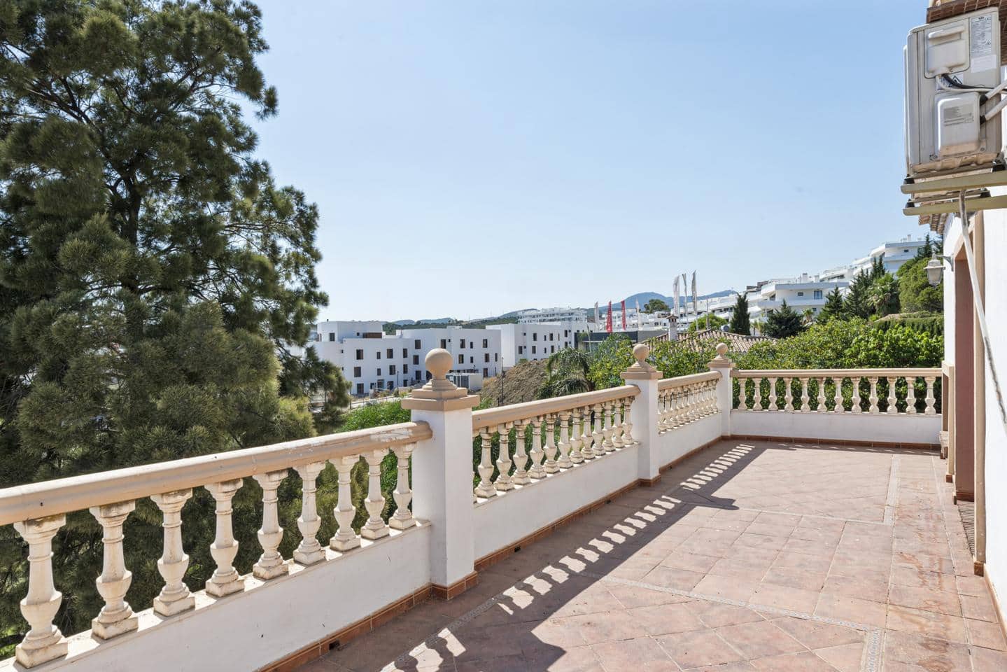 6 slaapkamer Villa te koop in Estepona met zwembad garage - € 995.000 (Ref: 9161968)