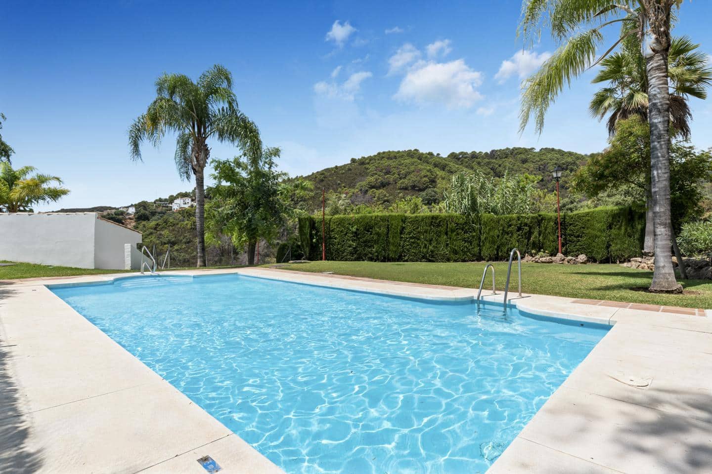 3 soveværelse Villa til salg i Estepona med swimmingpool garage - € 380.000 (Ref: 9162719)